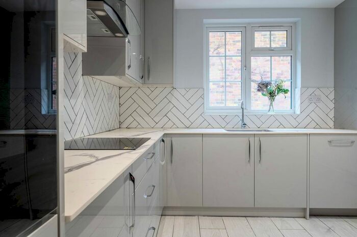 3 Bedroom Cottage To Rent In Woking, Woking GU22