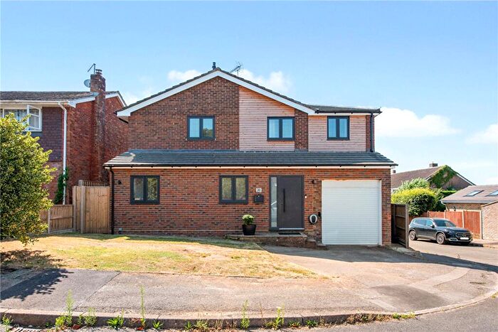4 Bedroom Detached House For Sale In Monks Orchard, Petersfield, Hampshire, GU32