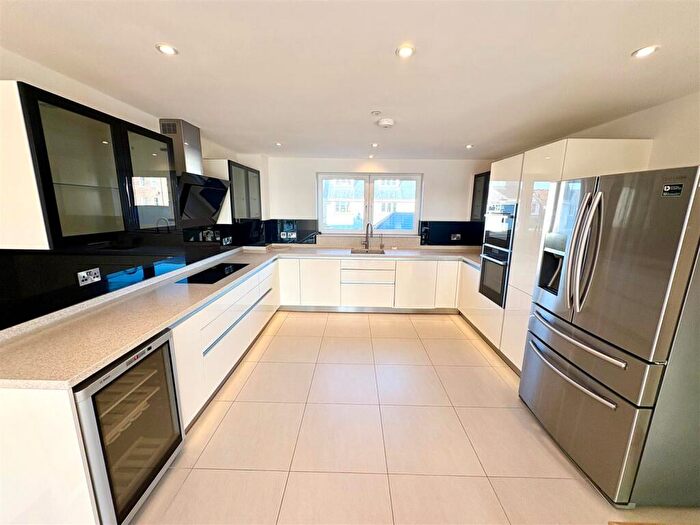 3 Bedroom Town House To Rent In Mariners Quay, Littlehampton Riverside, BN17