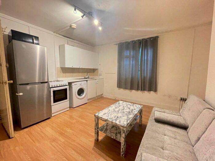 1 Bedroom Detached House To Rent In Chiswick High Road, London, W4
