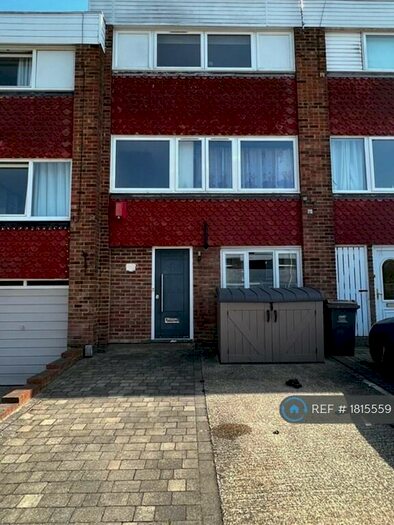 4 Bedroom Terraced House To Rent In Fox Close, Orpington, BR6