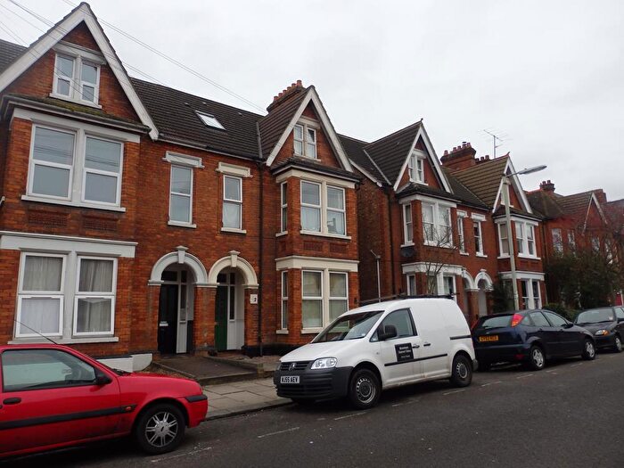 1 Bedroom Apartment To Rent In Goldington Avenue, Bedford, MK40