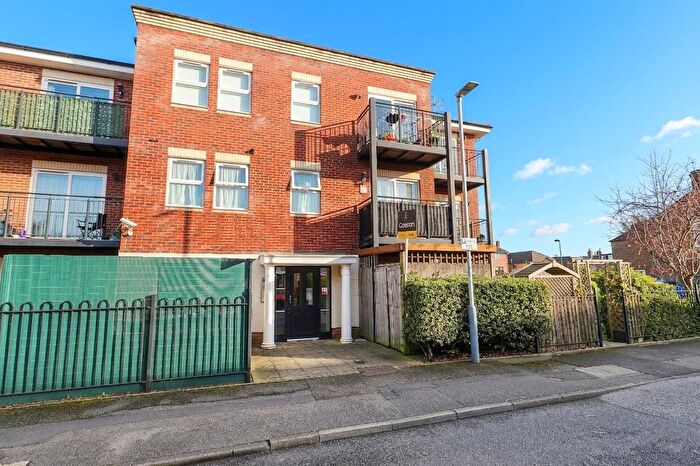 2 Bedroom Flat For Sale In Waterloo Road, Uxbridge, UB8