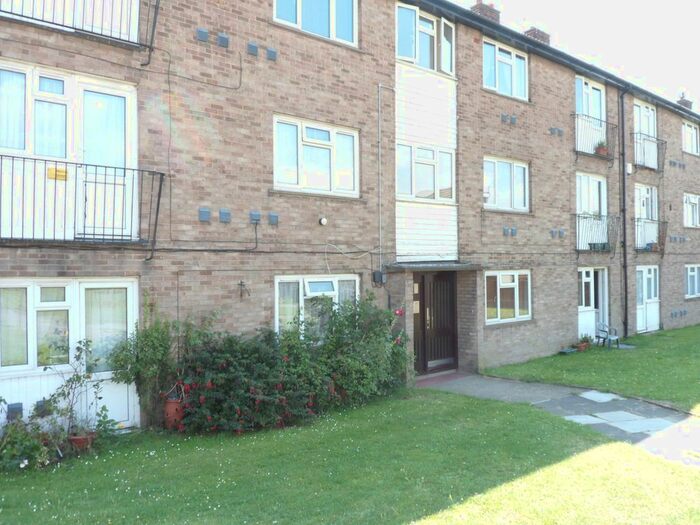 2 Bedroom Flat To Rent In Queens Gardens, Dartford DA2