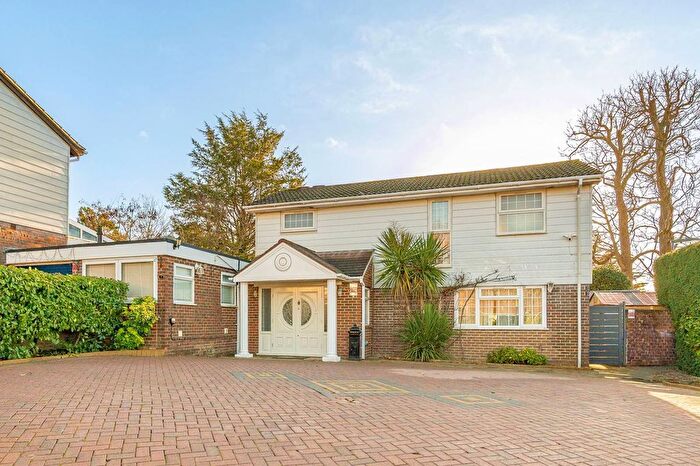 4 Bedroom Detached House To Rent In Parklands Way, Worcester Park, KT4