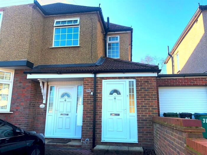 2 Bedroom Flat To Rent In Purbrock Avenue, Garston, Watford, WD25