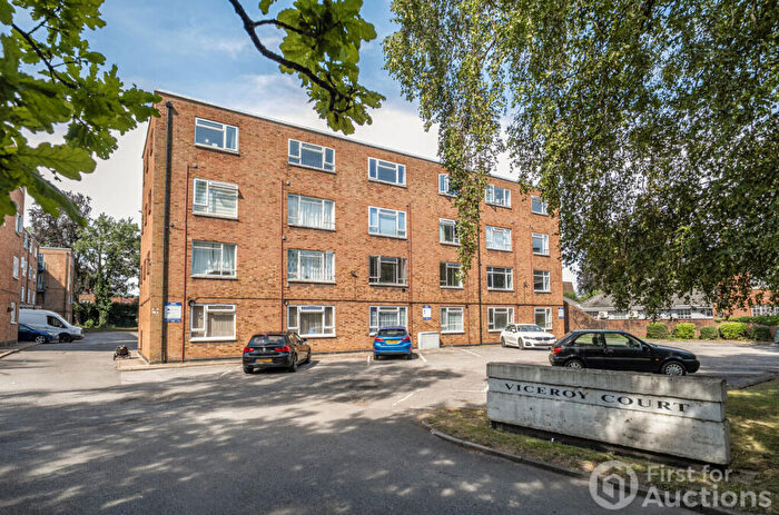 Studio For Sale In High Street South, Dunstable, Bedfordshire, LU6