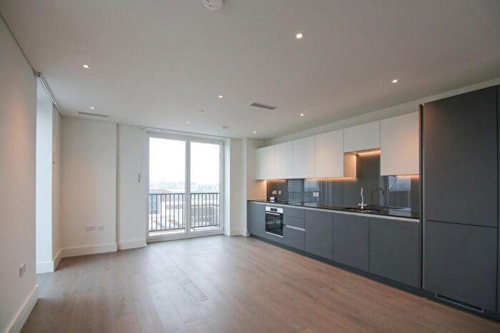 2 Bedroom Apartment To Rent In York Place, London, SW11