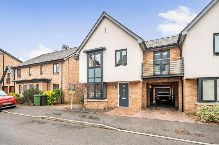 4 Bedroom Link Detached House For Sale In Avington Way, Sherfield-on-Loddon, RG27