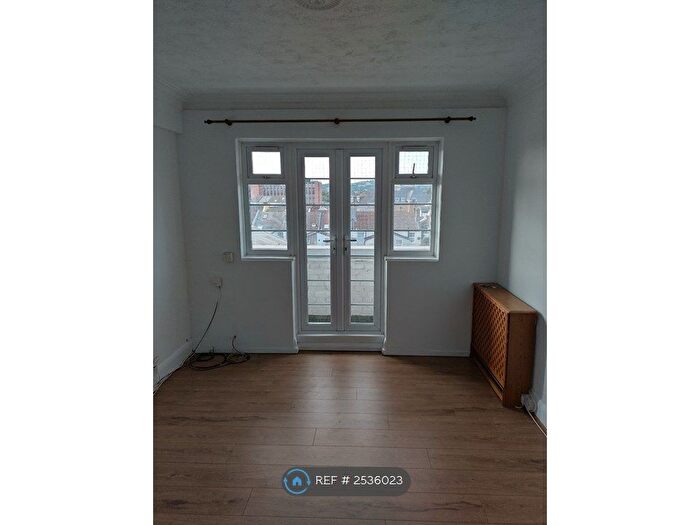 2 Bedroom Flat To Rent In Stoke Abbott Court, Worthing, BN11