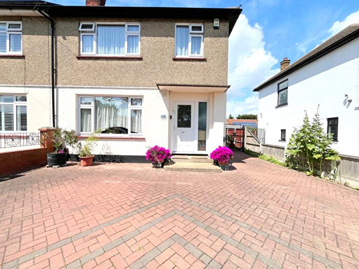 3 Bedroom Semi-Detached House For Sale In Poynings Avenue, Southend-on-sea, SS2