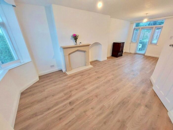 3 Bedroom Barn Conversion To Rent In Dulverton Avenue, Coundon, Coventry, CV5