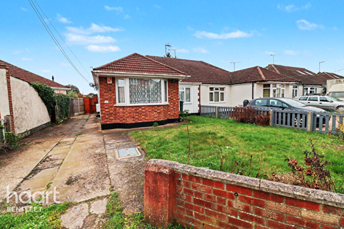 3 Bedroom Semi-Detached Bungalow For Sale In Daws Heath Road, Benfleet, SS7