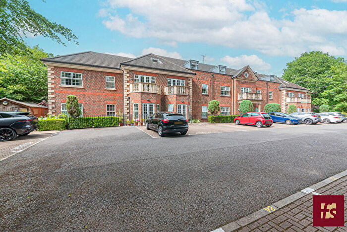 2 Bedroom Apartment For Sale In Dukes Ride, Crowthorne, RG45