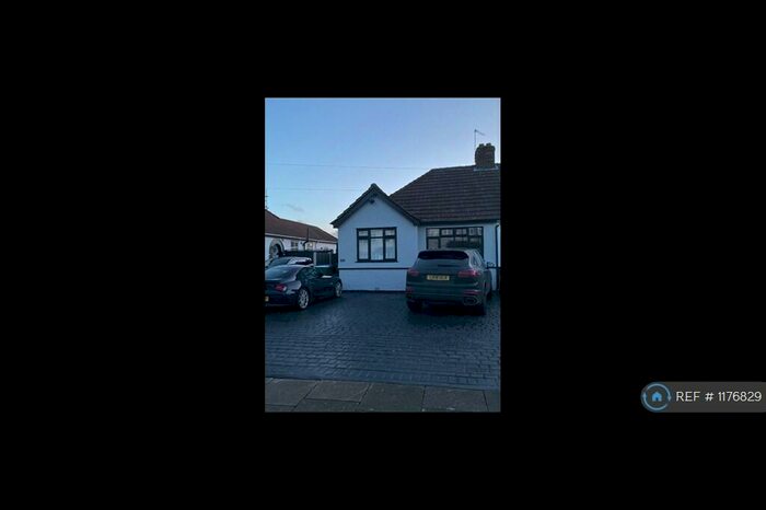 2 Bedroom Bungalow To Rent In Old Farm Avenue, Sidcup, DA15