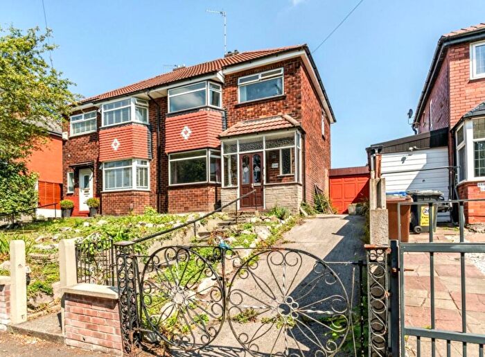 3 Bedroom Semi-Detached House For Sale In Greenside Lane, Droylsden, Manchester, M43