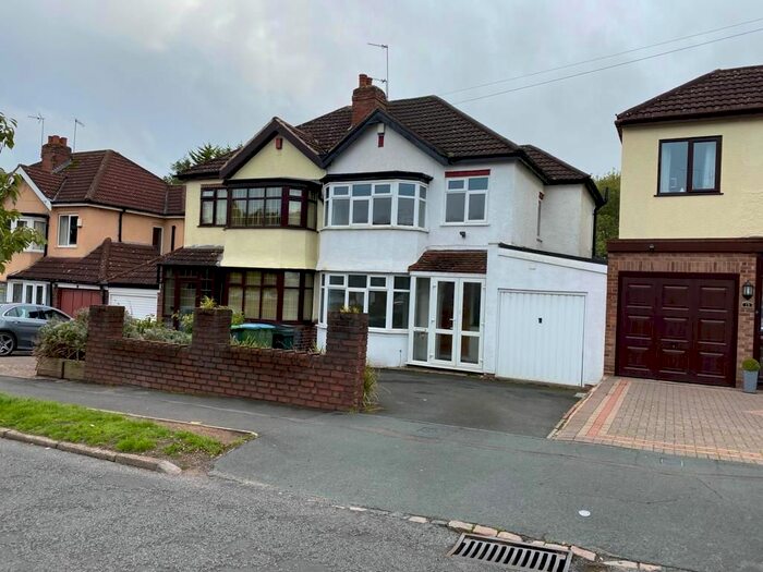 3 Bedroom Semi-Detached House To Rent In Forest Road, Oldbury, B68