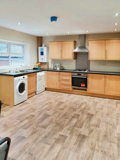 7 Bedroom Semi-Detached House To Rent In Hanover Crescent, Manchester, Greater Manchester, M14