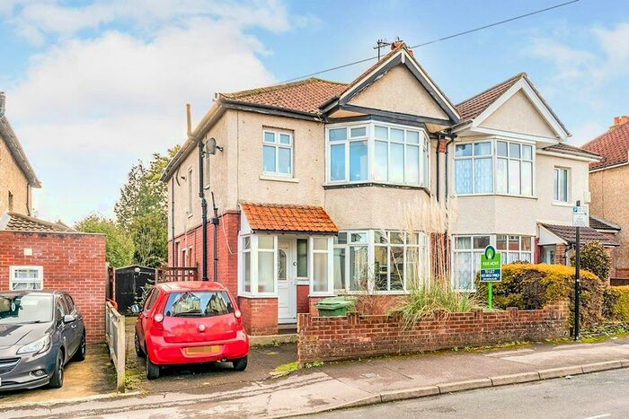 4 Bedroom Detached House To Rent In Blenheim Gardens, Southampton, Hampshire, SO17