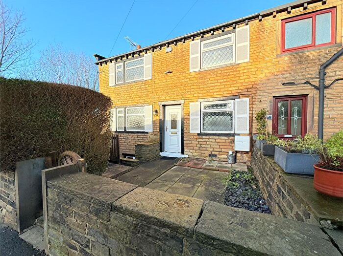 2 Bedroom End Of Terrace House For Sale In Doctors Row, Huddersfield, HD5