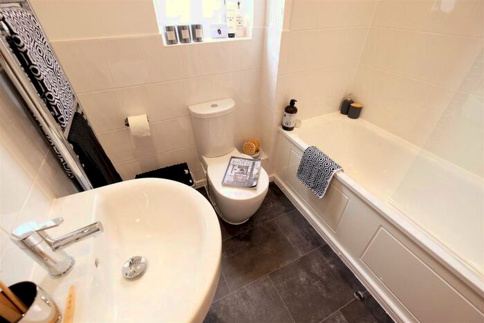 3 Bedroom Semi-Detached House To Rent In Herringbone Road, Worsley, M28