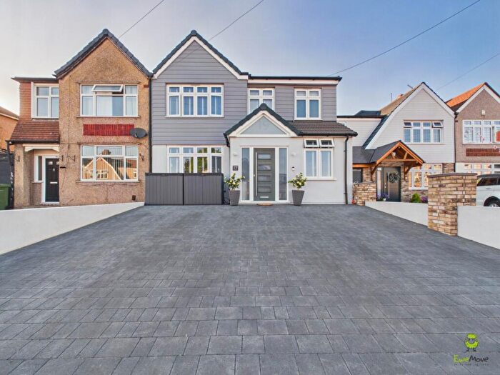 4 Bedroom Semi Detached House For Sale In Knowle Avenue, Bexleyheath, Kent, DA7