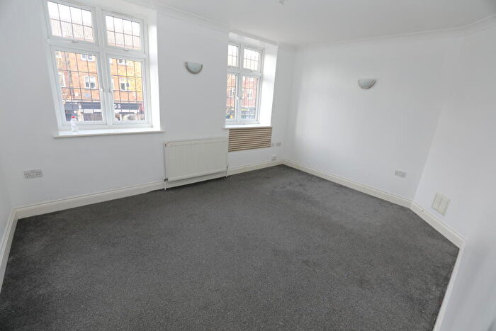 1 Bedroom Flat To Rent In Main Road, Romford, London, RM2