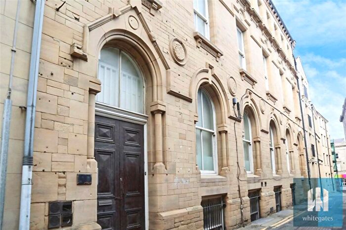 3 Bedroom Apartment To Rent In Chancery Lane, Town Centre, Huddersfield, HD1