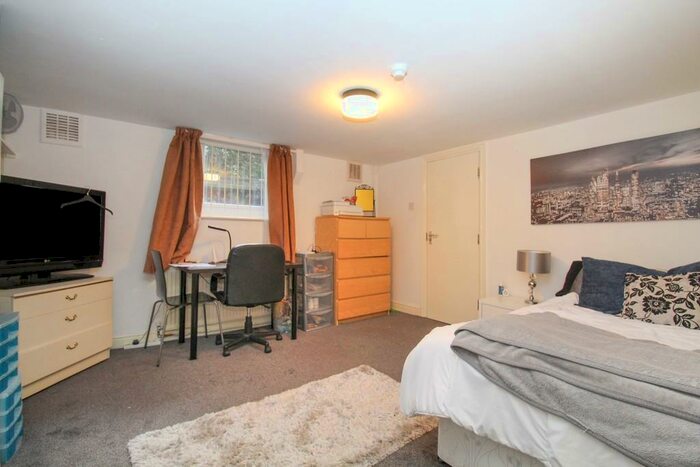 7 Bedroom Terraced House To Rent In Wood Lane, Headingley, LS6