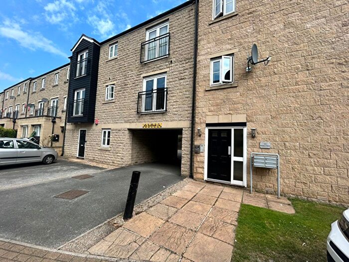 2 Bedroom Flat To Rent In Rotary Close, Dewsbury, WF13