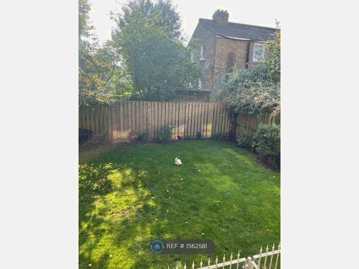 2 Bedroom Flat To Rent In Josephine Avenue, London, SW2