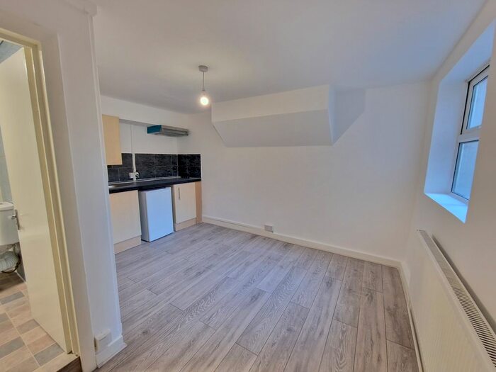 Studio To Rent In Craven Park, London, NW10