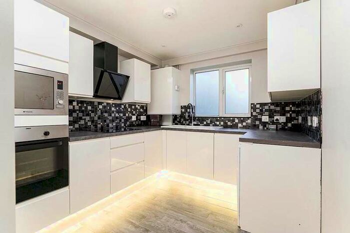 2 Bedroom Apartment To Rent In Jengar Close, Sutton, SM1