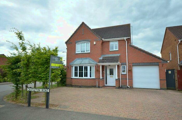 4 Bedroom Detached House For Sale In No Chain - Castleton Road, Desborough, NN14