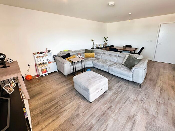 2 Bedroom Flat To Rent In Meadowview Close, Archer Apartments Meadowview Close, HA1