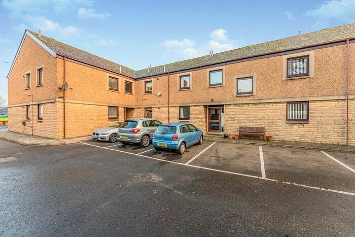2 Bedroom Flat To Rent In Palmer Court, Grangemouth, Stirlingshire FK3