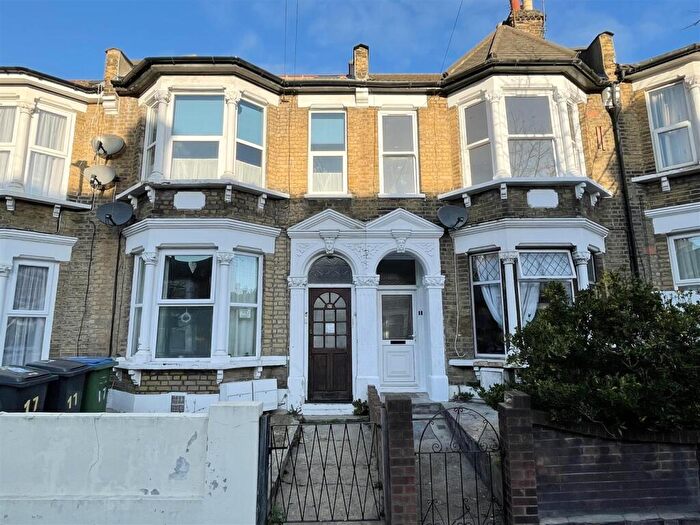 2 Bedroom Apartment To Rent In Grove Road, Walthamstow, E17