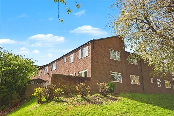 2 Bedroom Apartment For Sale In Wayland Approach, Leeds, LS16