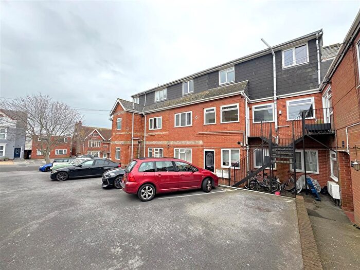 1 Bedroom Flat For Sale In Kirtleton Avenue, Weymouth, DT4