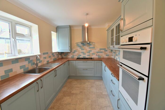 2 Bedroom Town House For Sale In Meadway, Twickenham, TW2