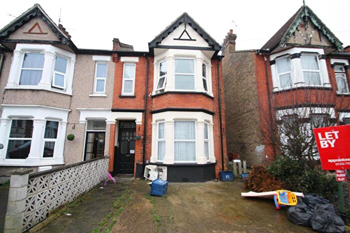 2 Bedroom Flat To Rent In Claremont Road, Westcliff-On-Sea, SS0