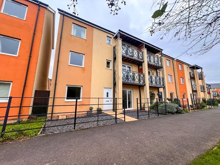 4 Bedroom Semi Detached House For Sale In Robin Place, Portishead, North Somerset, BS20