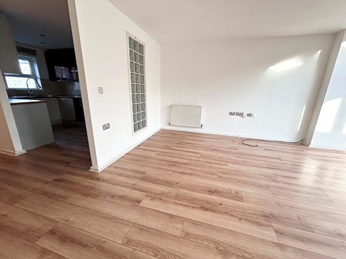 3 Bedroom End Of Terrace House To Rent In Camp Street, Salford, M7