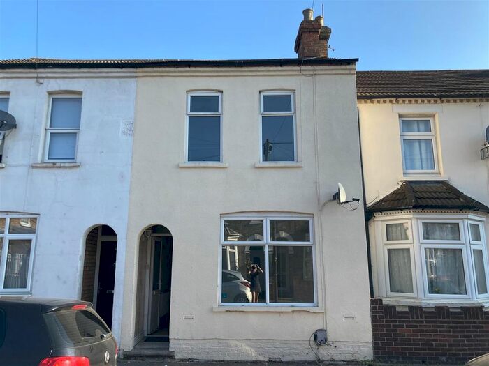 3 Bedroom Terraced House To Rent In Millbrook Road, Bedford, MK42