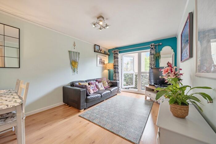 2 Bedroom Flat For Sale In Windmill House, E14