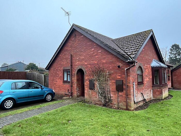 2 Bedroom Semi-Detached Bungalow For Sale In Holmer Place - Retirement Property For Over 's, HP15