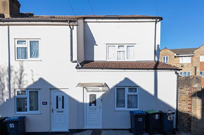 2 Bedroom End Terrace House For Sale In Napier Road, South Croydon, CR2