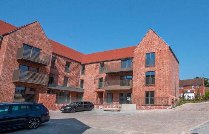 2 Bedroom Flat To Rent In Chelmsford Road, Shenfield, CM15