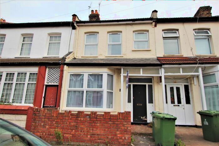 1 Bedroom Flat To Rent In Dersingham Avenue, London, E12