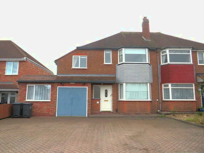 3 Bedroom Semi-Detached House To Rent In Eastleigh Croft, Walmley, B76